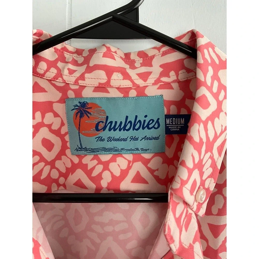 Chubbies Mens Medium Salmon Pink Geometric Tribal Performance Short Sleeve Shirt